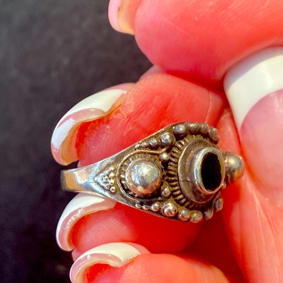 VINTAGE STERLING SILVER BLACK ONYX RING‼️ - Picture 7 of 10